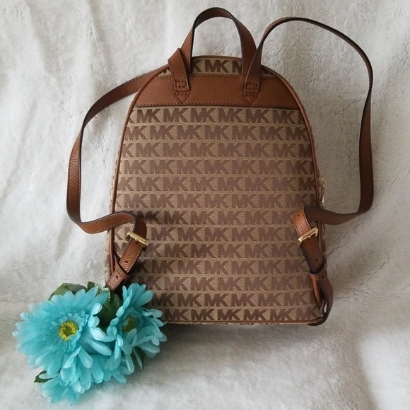 🔥NWT Michael Kors Medium Abbey Bagpack Ebony🔥 - Picture 6 of 8